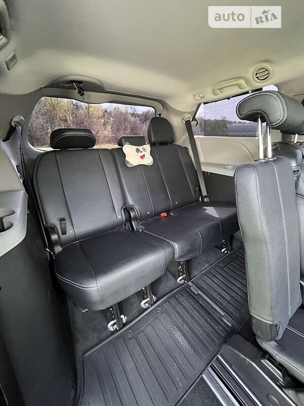 Минивэн Toyota Sienna 2016 в Днепре