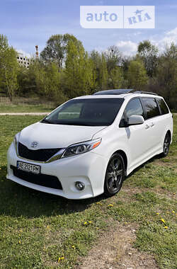 Минивэн Toyota Sienna 2016 в Днепре