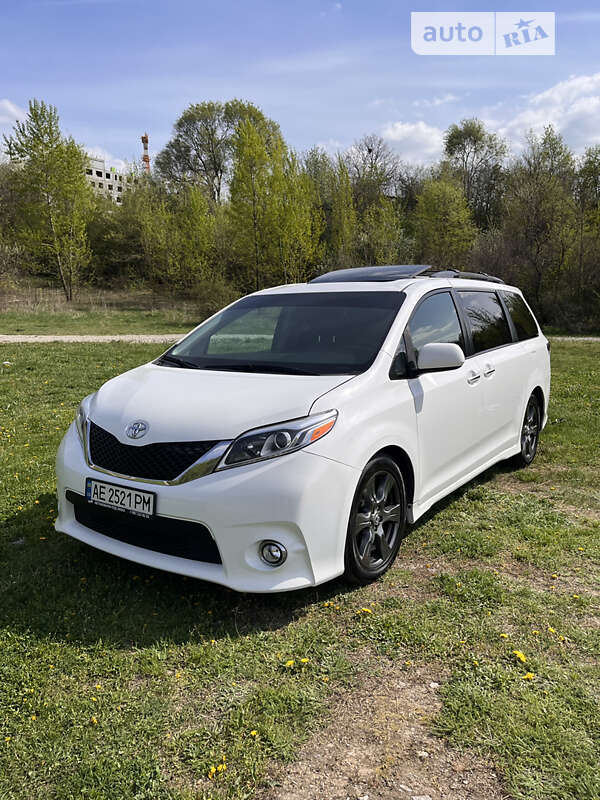 Минивэн Toyota Sienna 2016 в Днепре