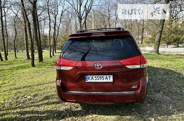 Минивэн Toyota Sienna 2014 в Запорожье