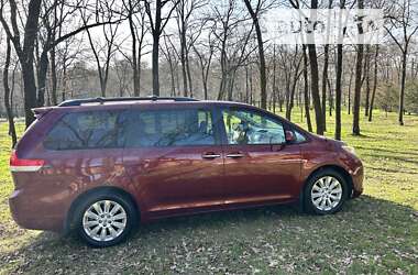 Мінівен Toyota Sienna 2014 в Запоріжжі