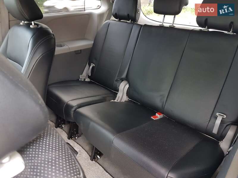 Минивэн Toyota Sienna 2015 в Киеве