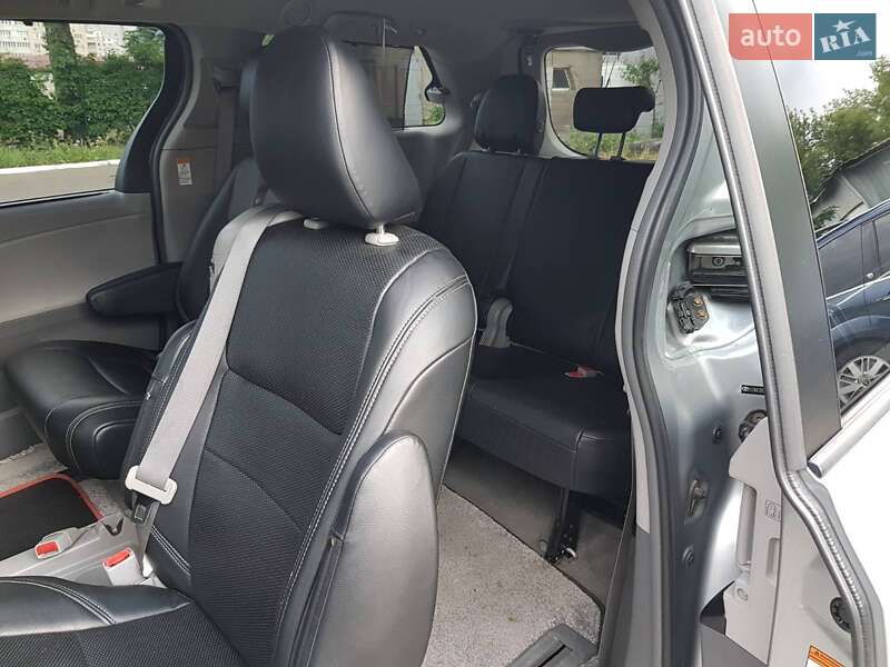 Минивэн Toyota Sienna 2015 в Киеве
