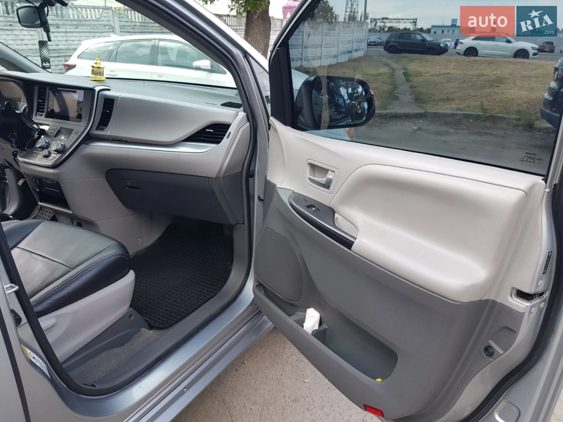 2015 Toyota Sienna - мініатюра 31