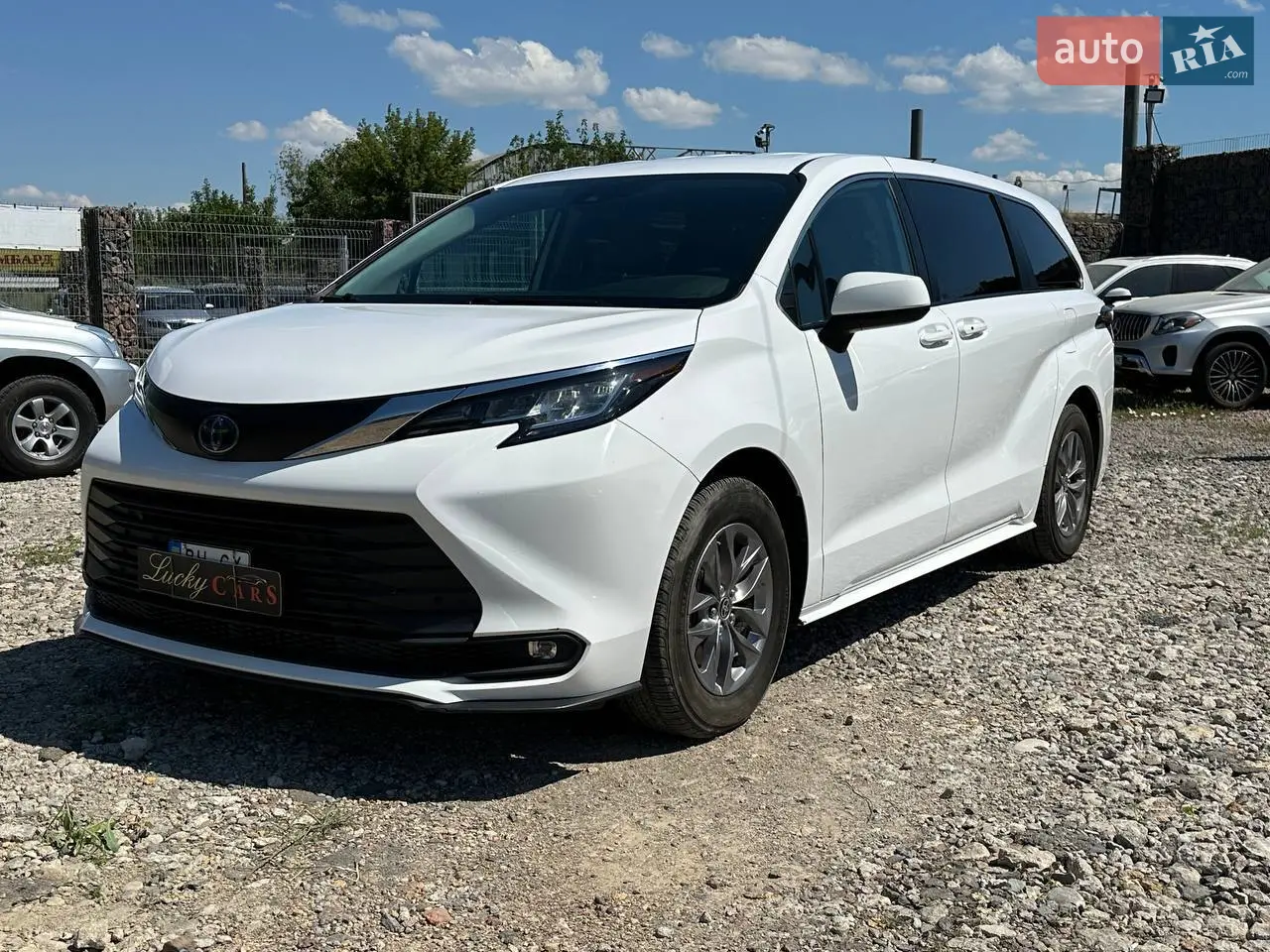 Автомобіль у відмінному технічному та візуальному стані. Привезений із Америки без пошкоджень. Весь у заводському лакофарбовому покритті. Повністю обслужений і не потребує вкладень. Оригінальний пробіг. Пройдено планове технічне обслуговування із заміною всіх необхідних рідин. Надійний 2,5 атмосферний двигун у парі з гібридною установкою видають чудову динаміку за мінімальної витрати палива. Гарна комплектація. Чистий та доглянутий салон у стані нового, монітор, камера заднього виду, адаптивний круїз контроль, автоматичне керування дальнім світлом, функція утримання смуги руху, клімат контроль на три зони, безключовий доступ та безліч додаткових опцій для комфортної їзди.
Додаткова інформація за телефоном.
Можливий розрахунок у USDT.