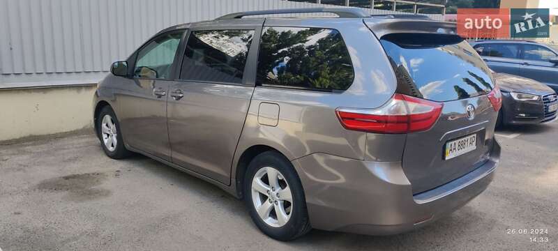 Минивэн Toyota Sienna 2016 в Киеве