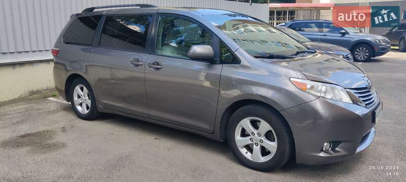 Минивэн Toyota Sienna 2016 в Киеве