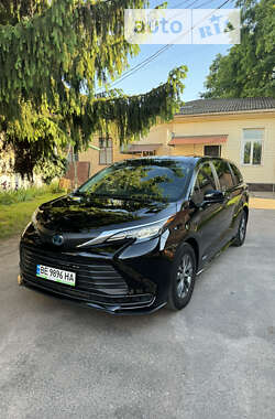 Мінівен Toyota Sienna 2021 в Києві