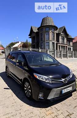 Минивэн Toyota Sienna 2018 в Черновцах