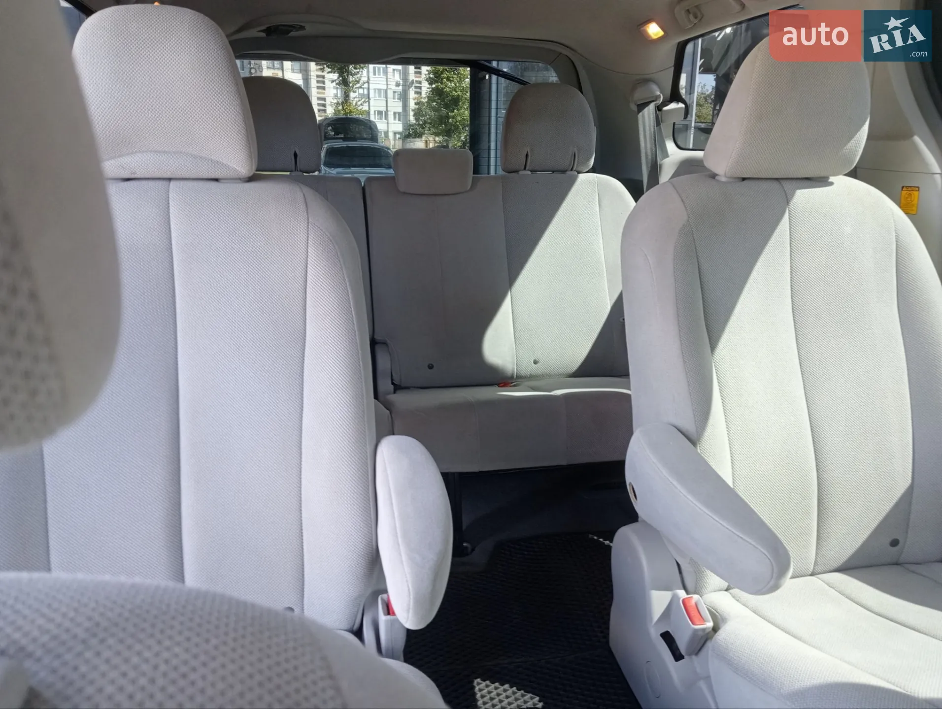 2010 Toyota Sienna - мініатюра 10