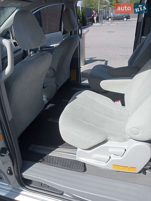 Мінівен Toyota Sienna 2010 в Шептицькому
