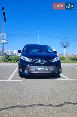 Минивэн Toyota Sienna 2019 в 