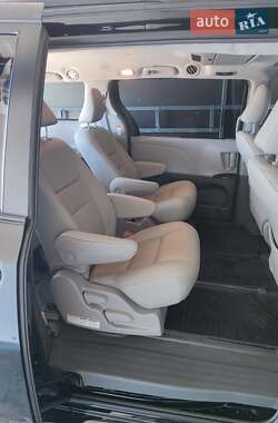 Минивэн Toyota Sienna 2019 в 