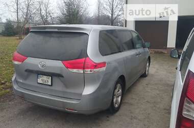 Мінівен Toyota Sienna 2013 в Києві