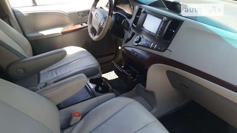 Минивэн Toyota Sienna 2012 в Львове фото 13 Минивэн Toyota Sienna 2012 в Львове