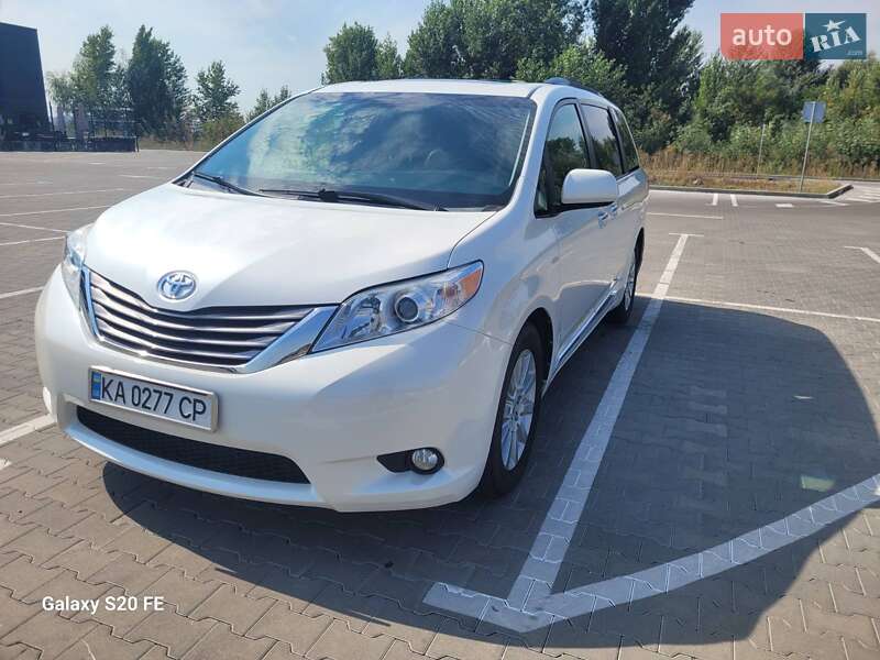Минивэн Toyota Sienna 2016 в Киеве