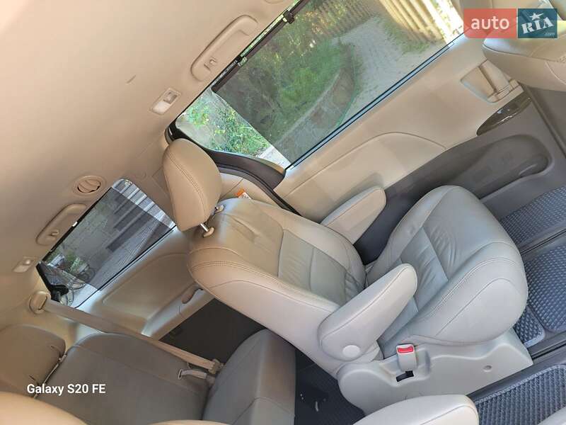 Минивэн Toyota Sienna 2016 в Киеве