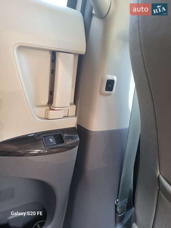 Минивэн Toyota Sienna 2016 в Киеве