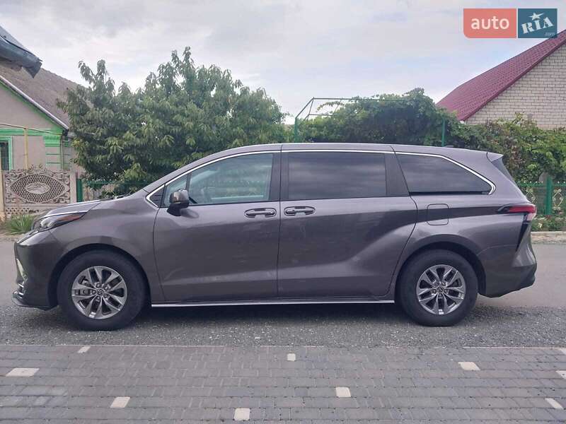 Минивэн Toyota Sienna 2021 в Овидиополе