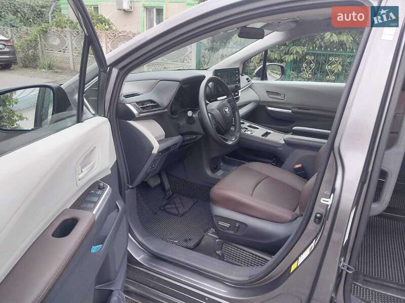 Минивэн Toyota Sienna 2021 в Овидиополе