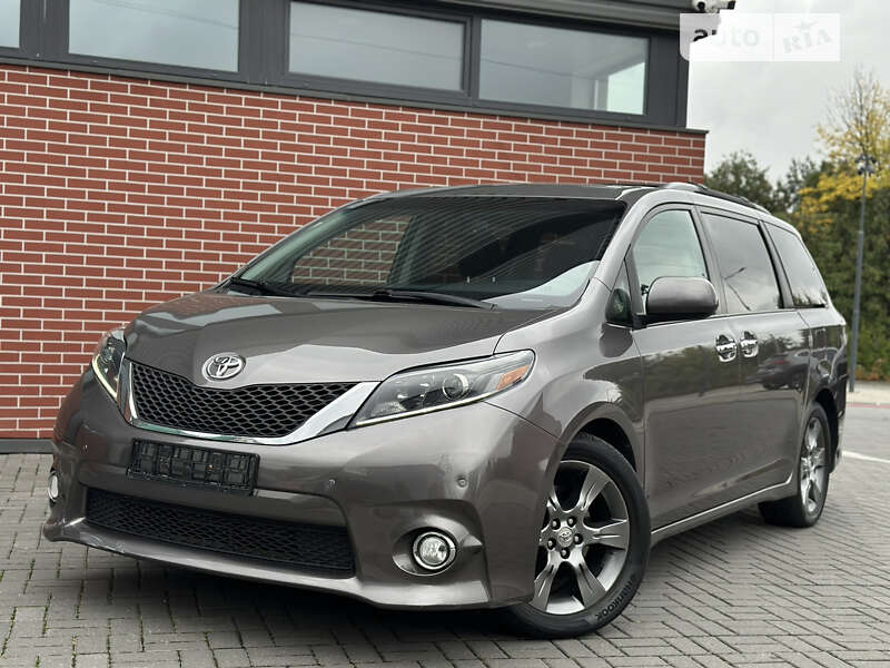 Мінівен Toyota Sienna 2015 в Львові