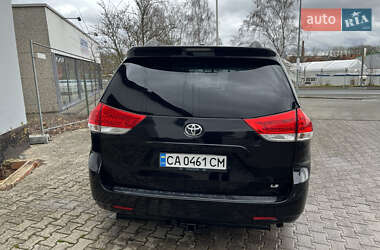 Минивэн Toyota Sienna 2013 в Ракитном