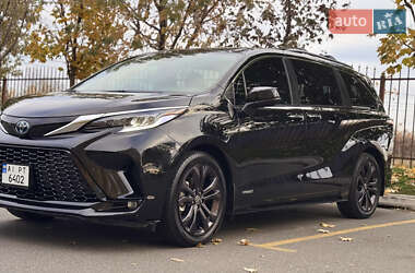 Минивэн Toyota Sienna 2021 в Киеве