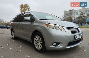 Минивэн Toyota Sienna 2017 в Днепре