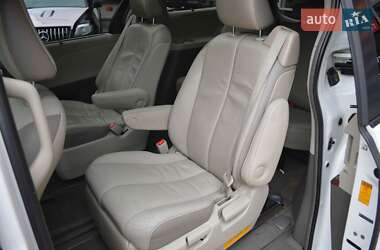 Минивэн Toyota Sienna 2013 в Львове