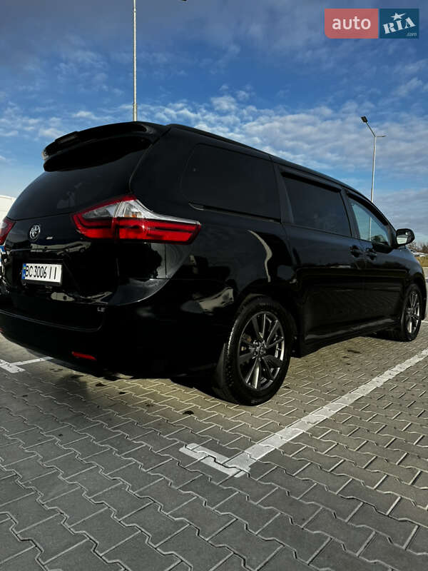 Мінівен Toyota Sienna 2019 в Львові