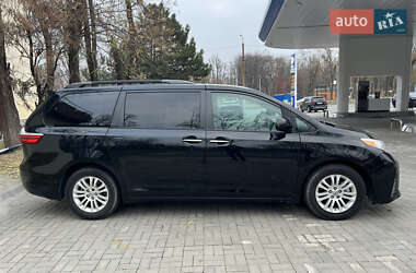 Минивэн Toyota Sienna 2017 в Днепре