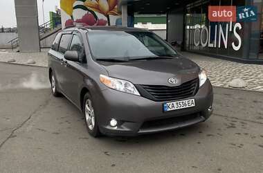 Мінівен Toyota Sienna 2015 в Києві