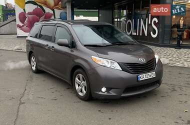 Мінівен Toyota Sienna 2015 в Києві