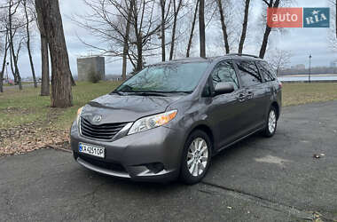 Минивэн Toyota Sienna 2015 в Киеве