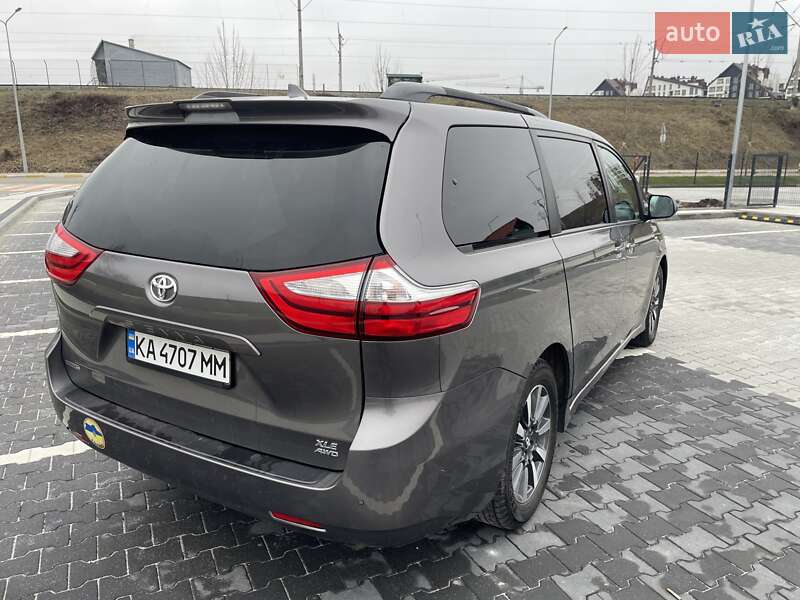 Мінівен Toyota Sienna 2019 в Києві