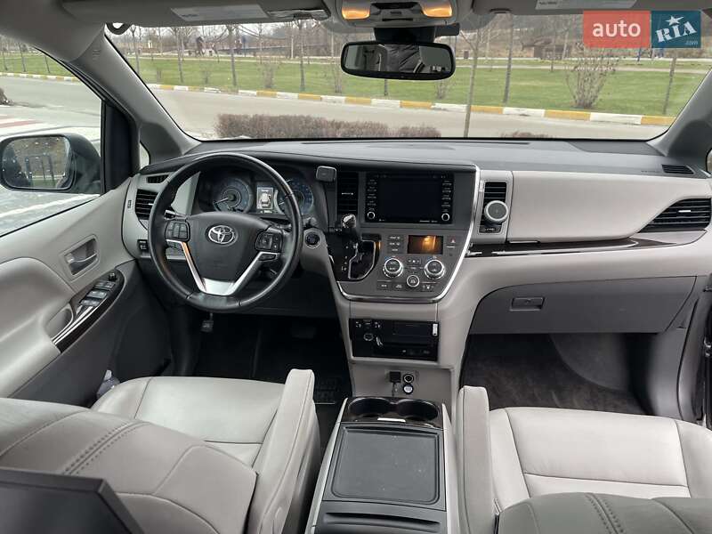 Мінівен Toyota Sienna 2019 в Києві