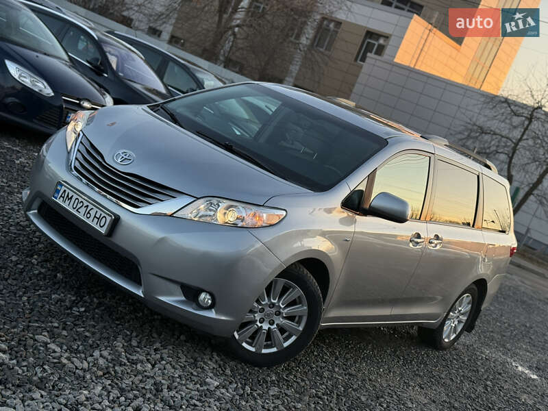 Мінівен Toyota Sienna 2016 в Бердичеві