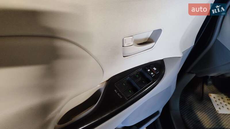 Мінівен Toyota Sienna 2010 в Вінниці