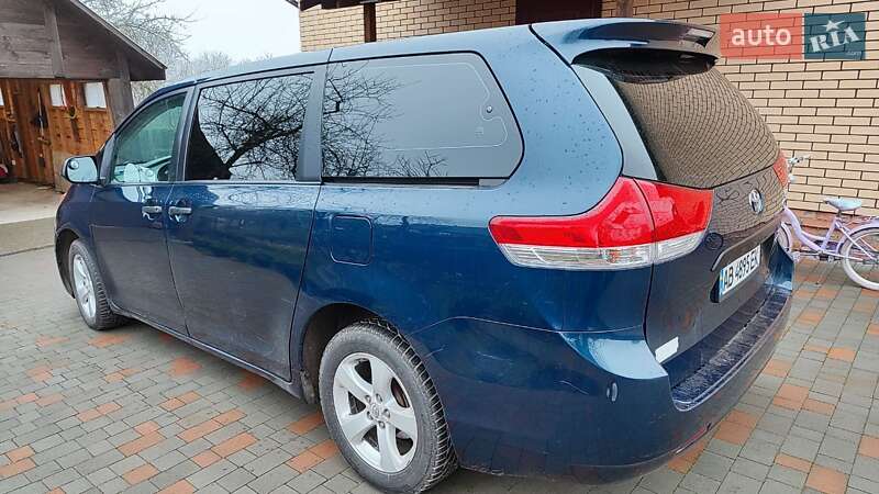 Мінівен Toyota Sienna 2010 в Вінниці