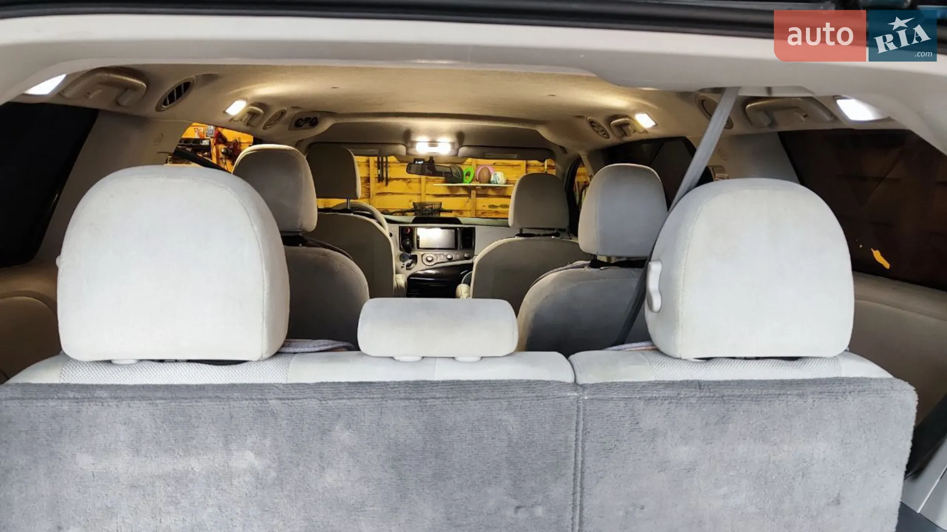 2010 Toyota Sienna - мініатюра 13