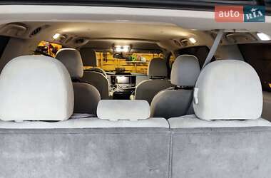 Минивэн Toyota Sienna 2010 в 