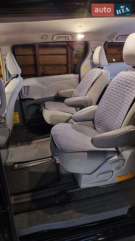 Мінівен Toyota Sienna 2010 в Вінниці
