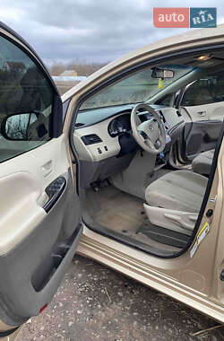 Мінівен Toyota Sienna 2014 в 