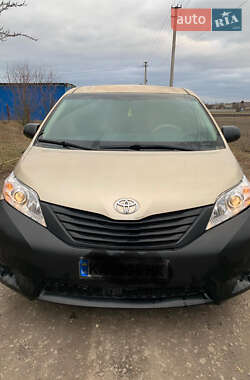 Мінівен Toyota Sienna 2014 в 