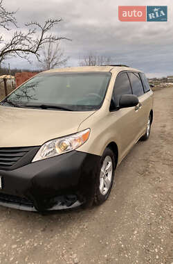Мінівен Toyota Sienna 2014 в 