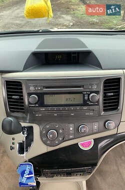 Мінівен Toyota Sienna 2014 в 