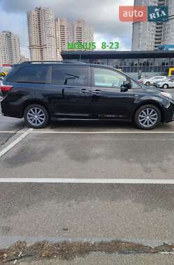 Минивэн Toyota Sienna 2019 в 