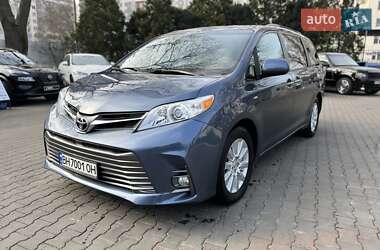 Минивэн Toyota Sienna 2017 в Одессе