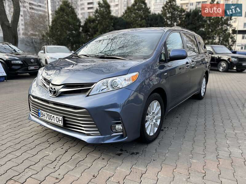 Минивэн Toyota Sienna 2017 в Одессе