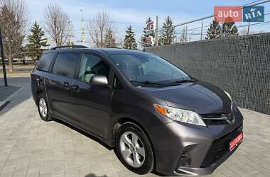 Минивэн Toyota Sienna 2018 в Луцке